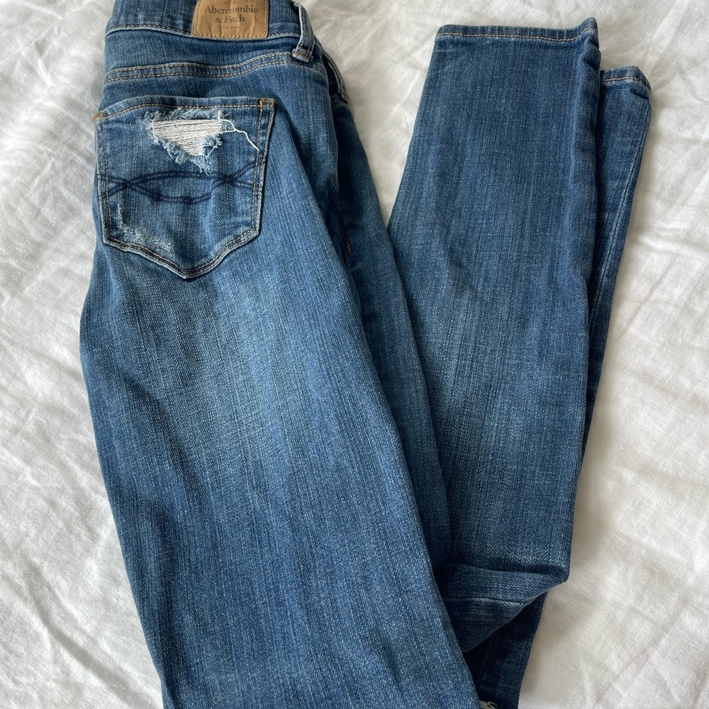 Abercrombie & Fitch Women's Blue Skinny Jeans size 2R - W26 L31